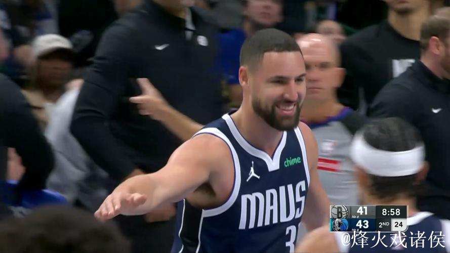 5秒钟5分!华盛顿空接扣篮,随后抢断助攻克莱三分投进 5秒钟5分!华盛顿空接扣篮,随后抢断助攻克莱三分投进